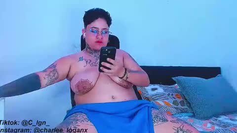 Charlee He online show from February 22, 11:13 pm