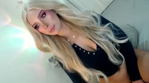 EVA GLASSCOTT online show from October 7, 7:31 am