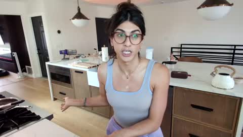babygirlmami online show from July 16, 5:30 pm