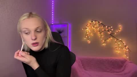 Amira online show from November 17, 9:09 am