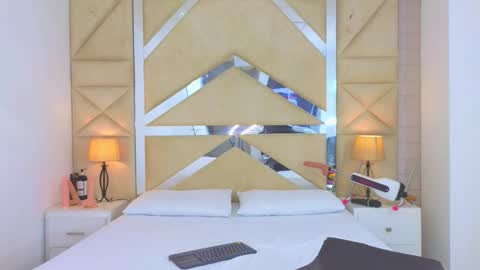 Tiphani Walker online show from December 13, 11:32 pm