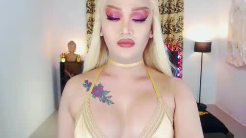 KYLIE BELLA  TS online show from September 8, 7:45 pm