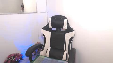 ts_lovelicious online show from November 8, 7:20 am