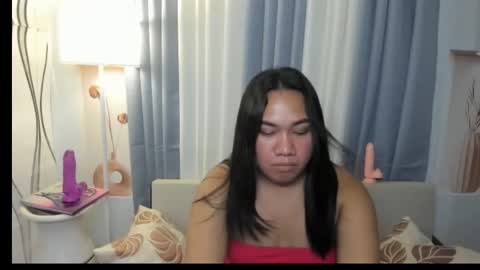 Karen Oquio online show from November 13, 7:32 pm