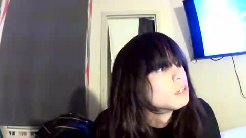 tsvickyyvee online show from May 12, 6:44 am