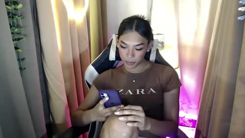 Ms. Criza online show from November 8, 1:33 pm