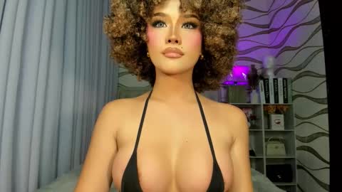 Snapshot of ur_lady_georgina chatting on October 20, 7:33 am georgina online show from October 20, 7:33 am