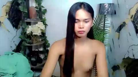 Snapshot of ursandra_xx chatting on October 5, 12:49 pm ursandra_xx online show from October 5, 12:49 pm