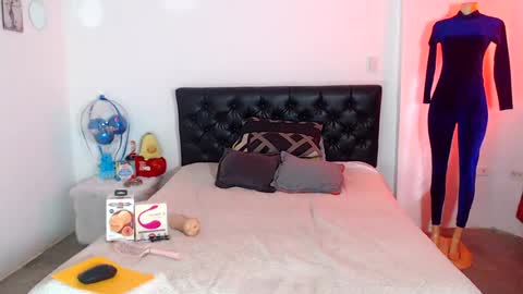 valen_foxxx online show from July 28, 2:24 pm