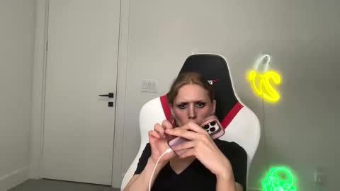 VelvetTGirl online show from February 15, 8:13 am