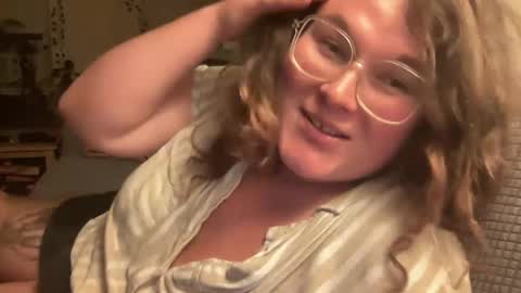 violetlyhappy online show from September 9, 11:58 pm