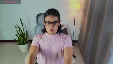 VittaaaPlease help me with your thumbs up its important  online show from November 9, 12:00 am