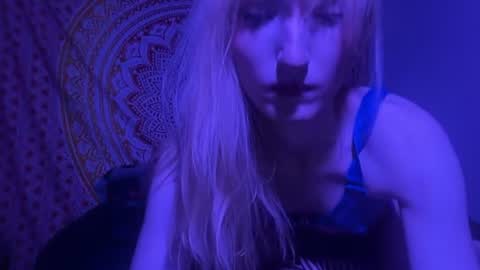 vivian layy online show from August 6, 3:46 am