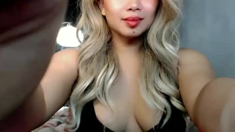 Nathalie online show from May 26, 1:02 am
