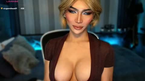 Julia online show from February 5, 2:27 am