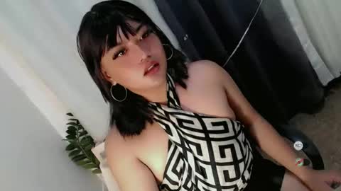 its me MADEL online show from May 31, 6:04 pm