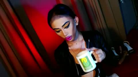 miss yasii online show from January 6, 1:30 pm
