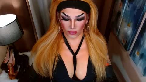 QUEEN MADISON  online show from February 2, 3:49 am