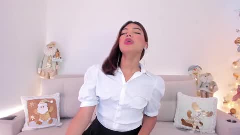 Snapshot of your_favorite_doll_ chatting on December 15, 6:15 pm Eliza online show from December 15, 6:15 pm