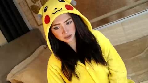 JEN  online show from October 25, 11:49 am