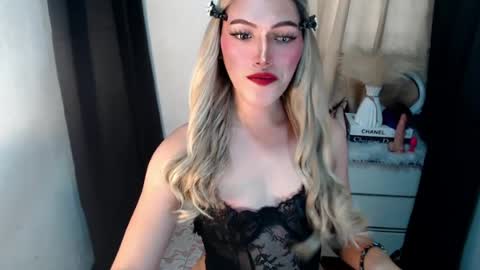 TIFFANY SUCKING QUEEN online show from July 17, 1:55 am