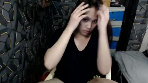 yumi online show from February 12, 2:29 am