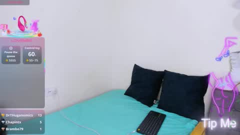 zou_quira online show from November 14, 12:40 am