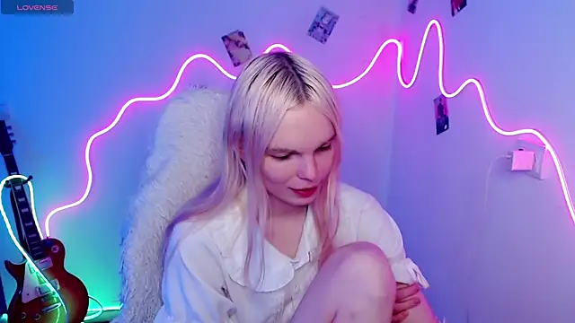 Emily Nyaffee online show from November 5, 1:00 pm