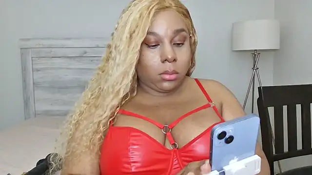 Carmen Cream online show from November 7, 7:30 am