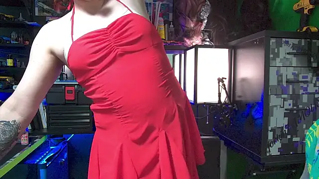 famousALYX online show from February 11, 9:28 am