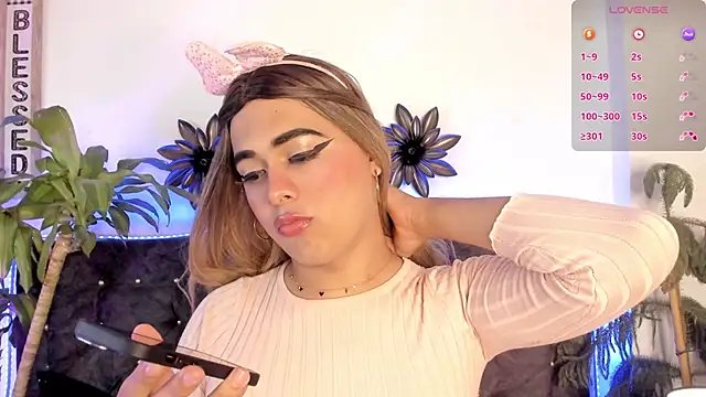 Snapshot of candy_canne__ chatting on February 4, 8:49 pm candy canne   online show from February 4, 8:49 pm