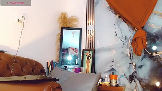 khiara moretti online show from September 11, 8:06 pm