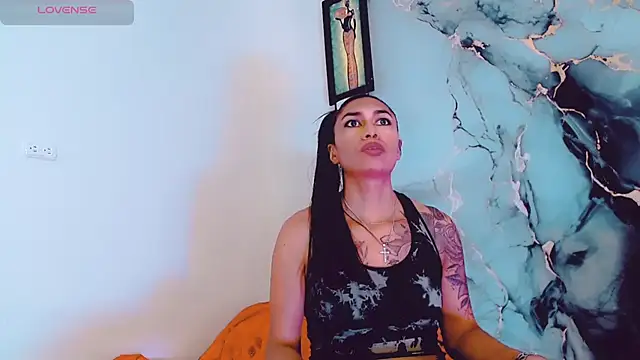 khiara moretti online show from November 17, 11:43 am