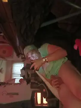 Dee-Lux Fux online show from November 18, 2:50 pm