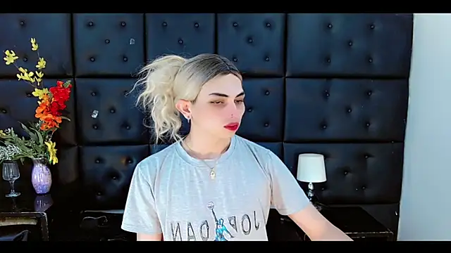 Daniela Pink  online show from February 28, 11:11 pm