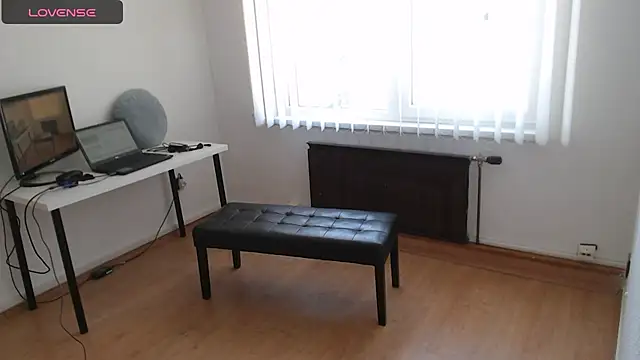 Snapshot of Vanda76 chatting on March 5, 11:13 am Vanda76 online show from March 5, 11:13 am