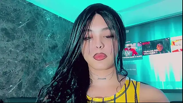 Emmaa Saenz  online show from November 25, 7:27 pm