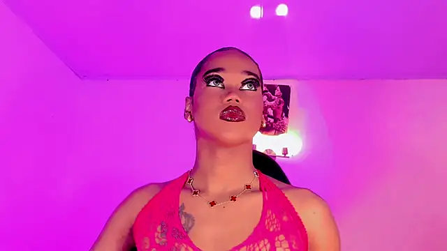 naomy  xx online show from November 18, 3:01 pm