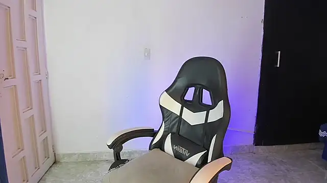 Snapshot of Loremhotsex chatting on September 15, 9:52 pm Loremhotsex online show from September 15, 9:52 pm