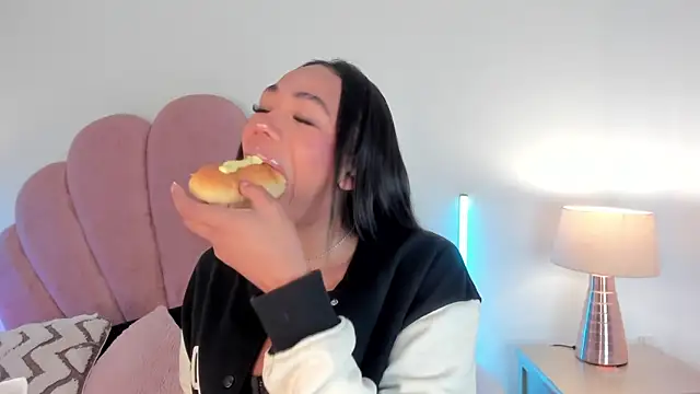 Nicole Paradise online show from December 22, 12:32 pm