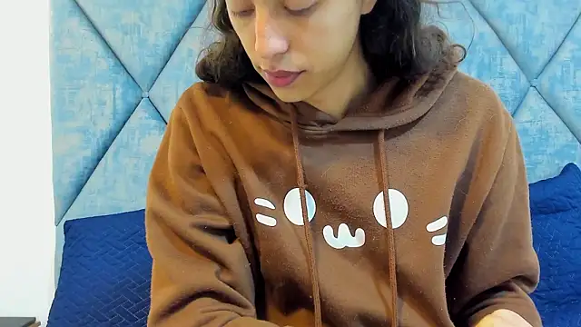 FreyaMoller online show from January 19, 1:31 pm