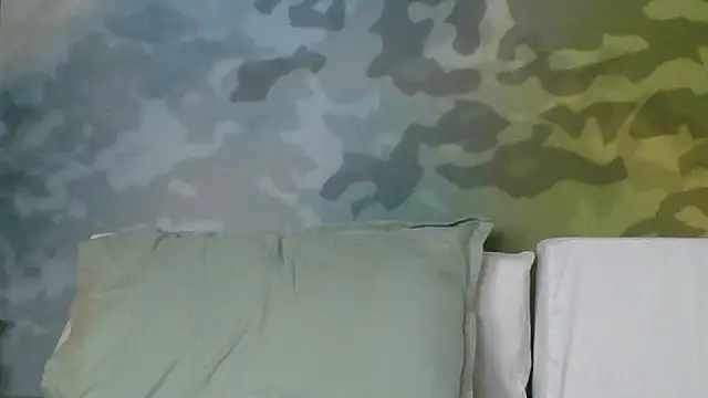 Snapshot of Badgirlbrittt chatting on October 16, 7:35 pm Badgirlbrittt online show from October 16, 7:35 pm