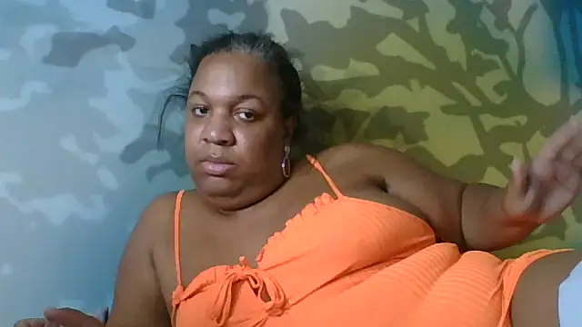 Snapshot of Badgirlbrittt chatting on October 22, 8:11 pm Badgirlbrittt online show from October 22, 8:11 pm