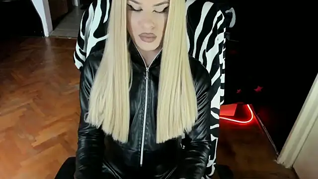 EvelynLexy online show from December 15, 7:37 am