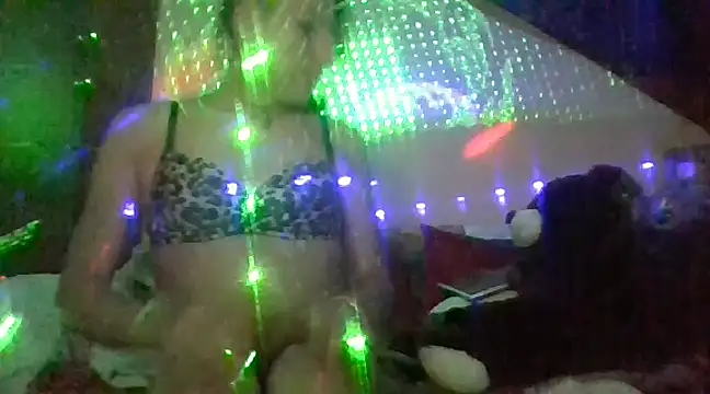 scorpionlady70 online show from December 27, 9:32 pm