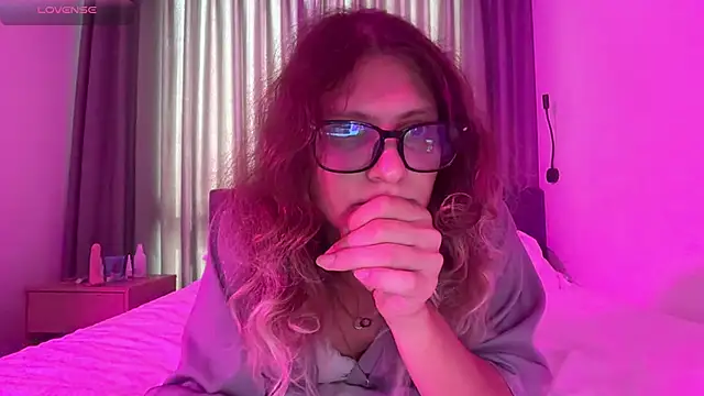 Alice Pinkhead online show from February 17, 9:17 am