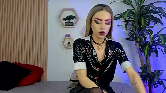 BrianaSchafer online show from November 4, 5:45 pm