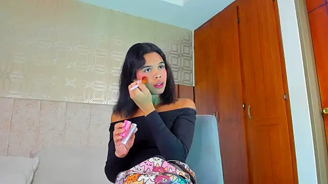 Snapshot of evelyn_wine chatting on December 26, 7:27 pm evelyn wine online show from December 26, 7:27 pm