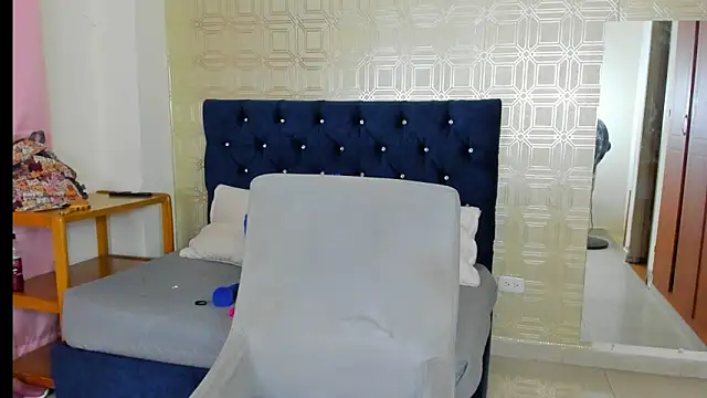 Snapshot of evelyn_wine chatting on January 25, 8:00 pm evelyn wine online show from January 25, 8:00 pm