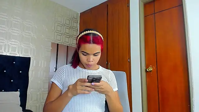 Snapshot of evelyn_wine chatting on February 7, 10:20 pm evelyn wine online show from February 7, 10:20 pm